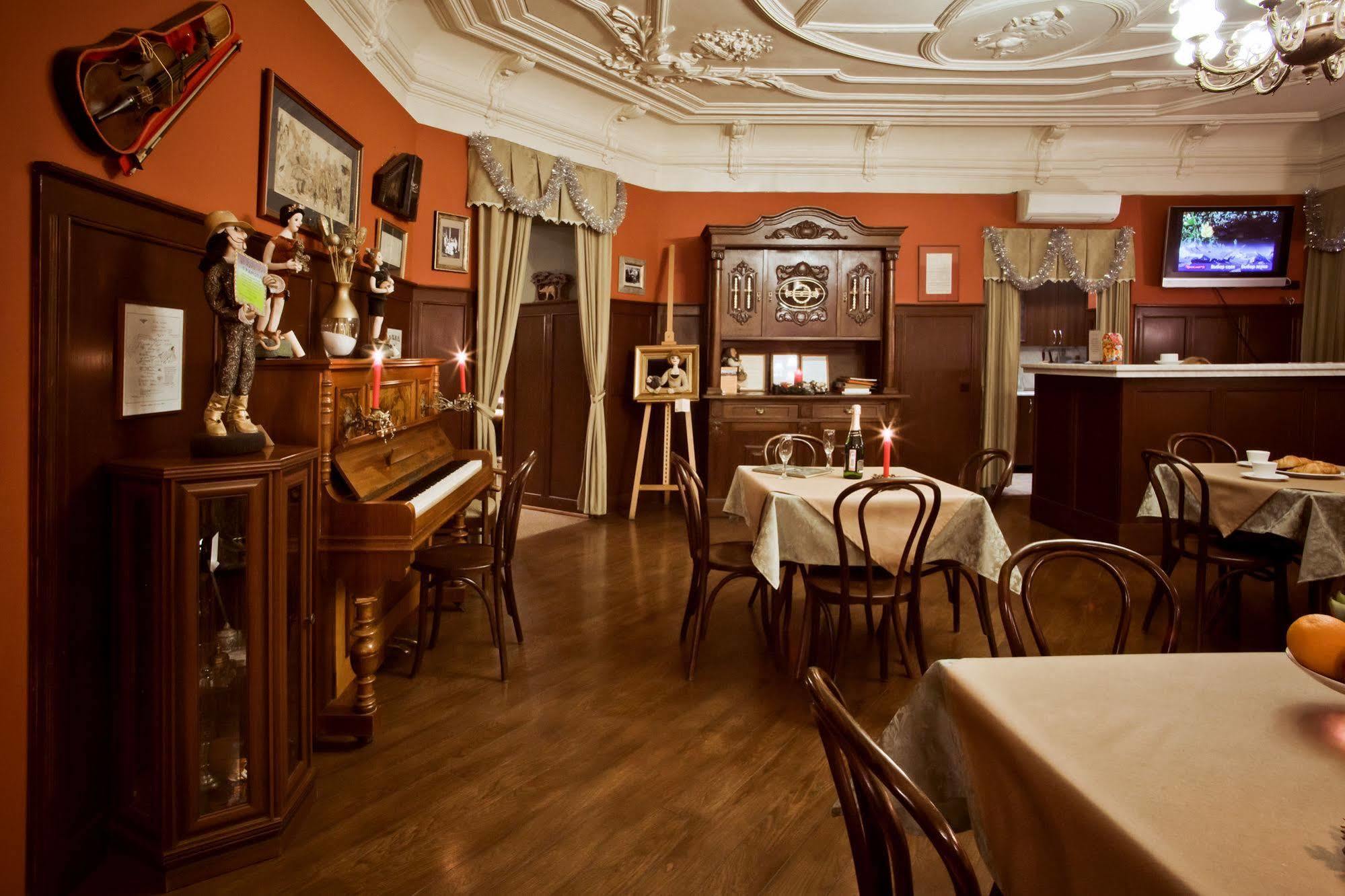 Old Vienna Hotell Sankt Petersburg Exteriör bild